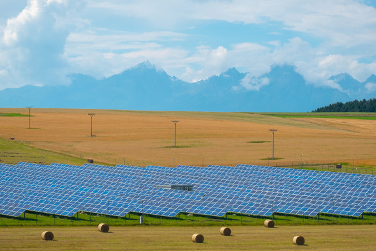 یزد، رتبه نخست نیروگاه‌های خورشیدی در حال بهره‌برداری را دارد.