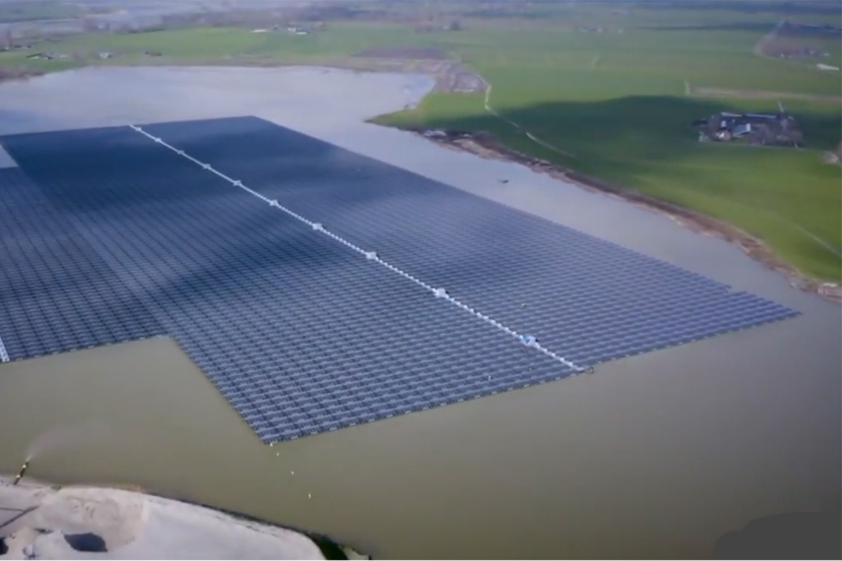 بزرگترین مزرعه خورشیدی شناور در اروپا