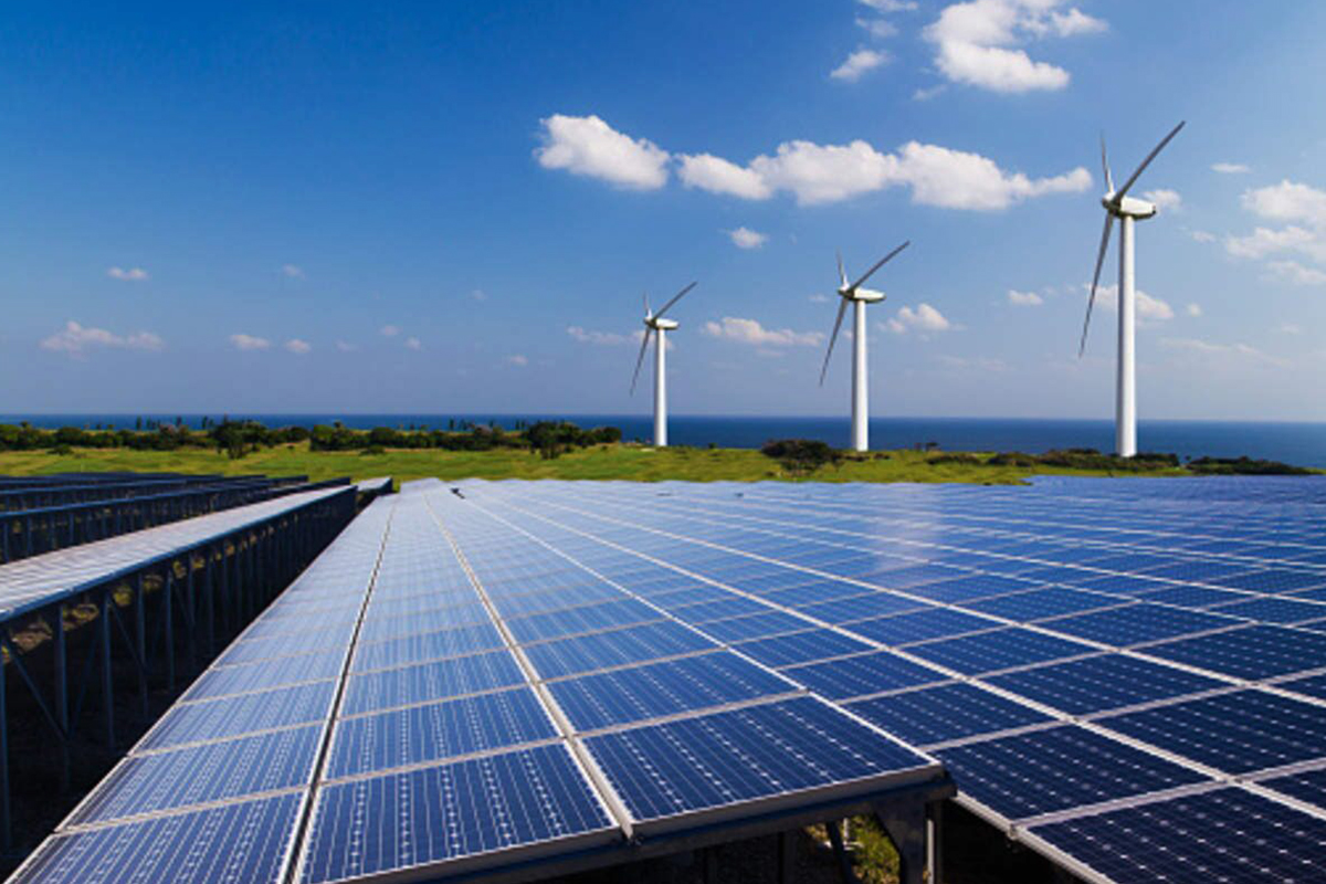 چین 450 گیگاوات نیروگاه خورشیدی و بادی می سازد
